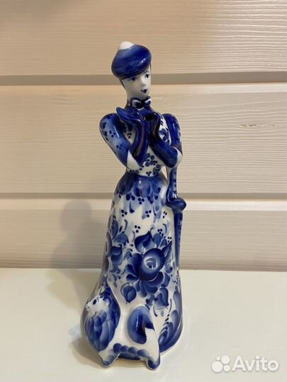 Статуэтка Дама с собачкой Гжель