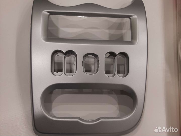 Панель для автомагнитолы на Рено