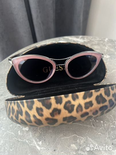 Солнцезащитные очки женские guess