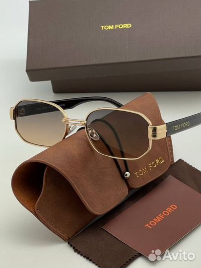 Солнцезащитные очки женские tom ford