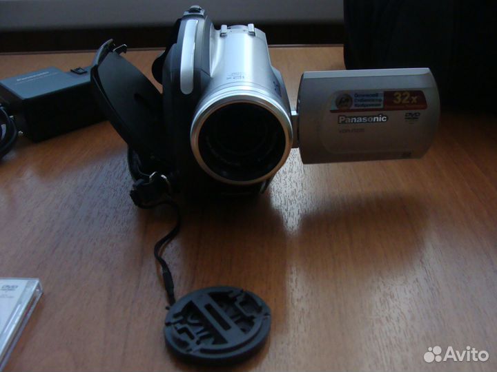 Видеокамера Panasonic VDR-D220