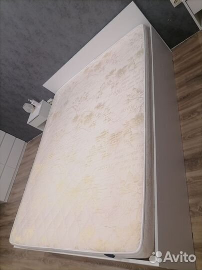 Кровать с матрасом 160х200