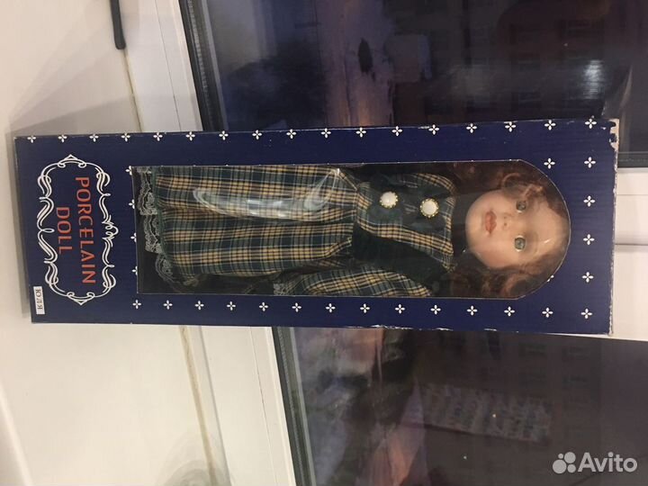 Кукла фарфоровая