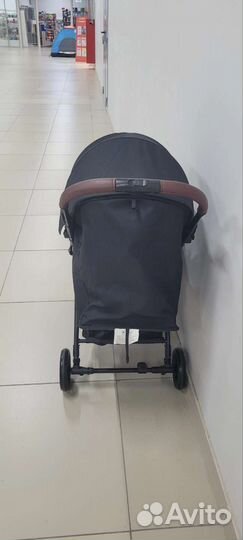 Прогулочная коляска новая