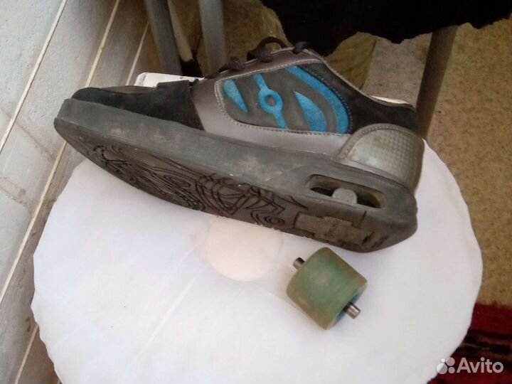 Хелесы (кроссовки на колёсах)