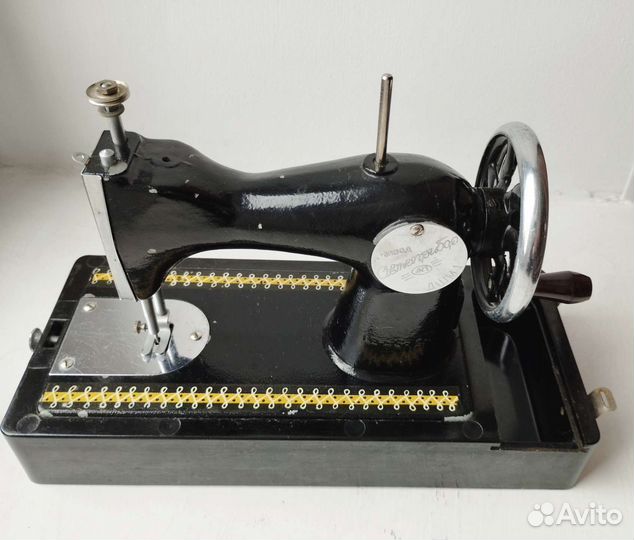 Детская швейная машинка СССР