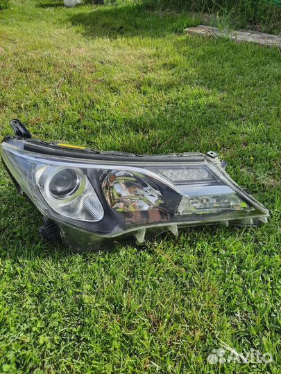 Фара передняя правая Toyota Rav4 XA40 2014