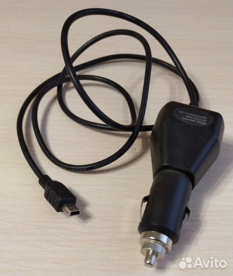 Автомобильное зарядное устройство для навигатора