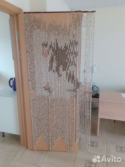 Штора на дверь из ракушек