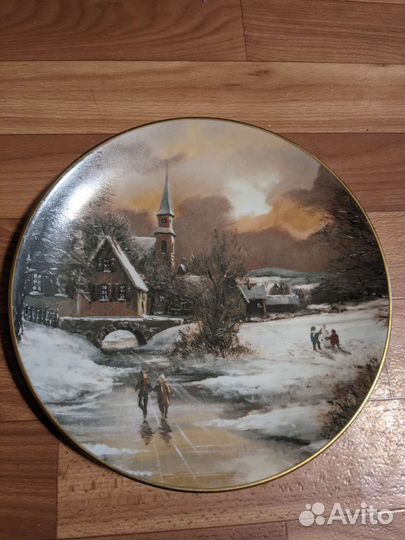 Настенная тарелка