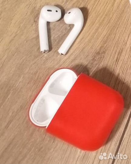 Беспроводные наушники Apple AirPods