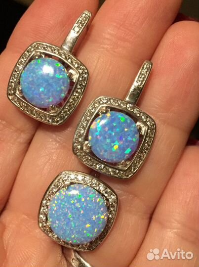 Серьги и кольцо с опалом очень яркие