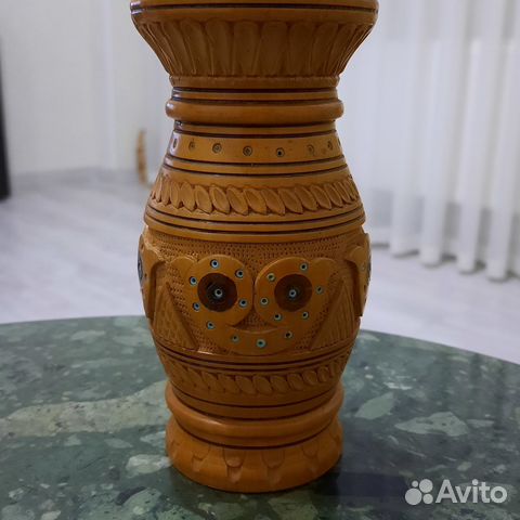 Ваза деревянная резная