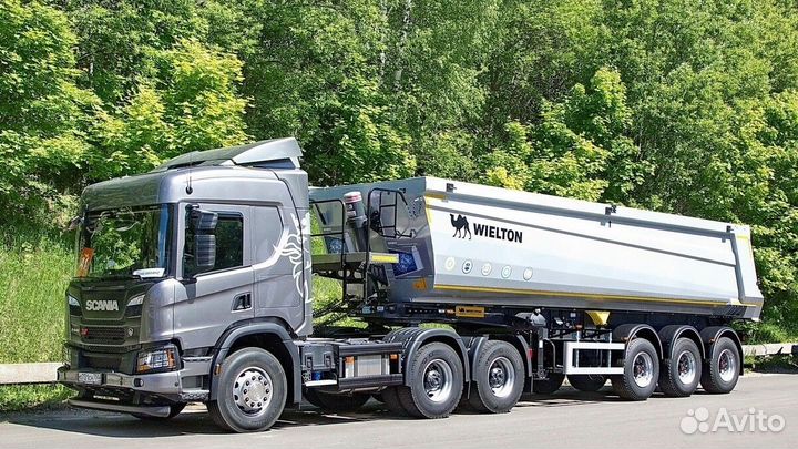 Водитель самосвала