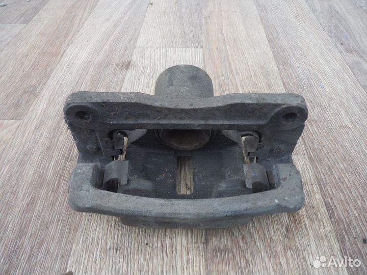 Суппорт тормозной задний левый opel Antara 2009