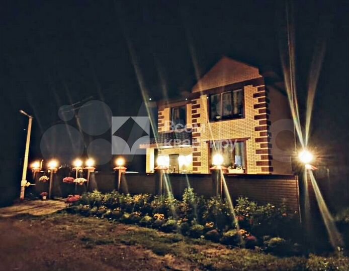 Коттедж 182 м² на участке 8 сот.