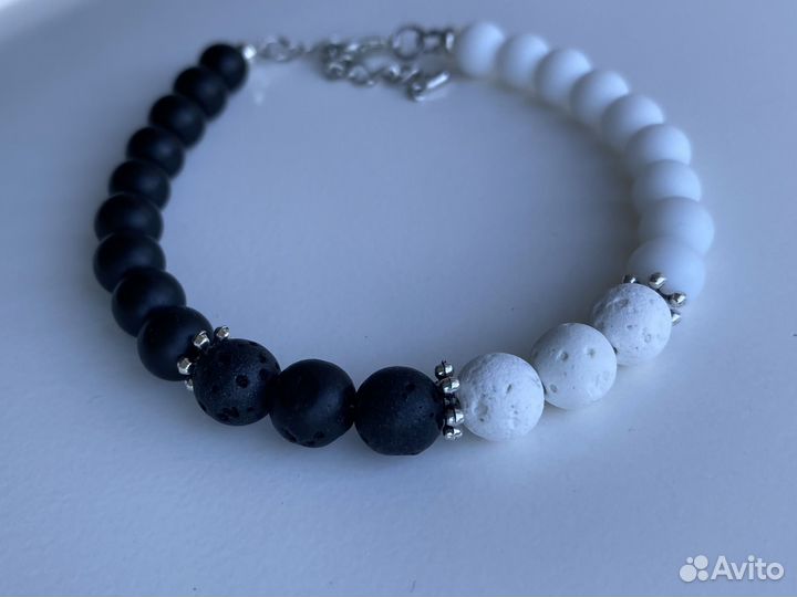 Черно-белый браслет. Браслет из агата и лавы