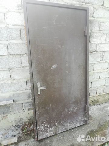 Железная входная металлическая дверь