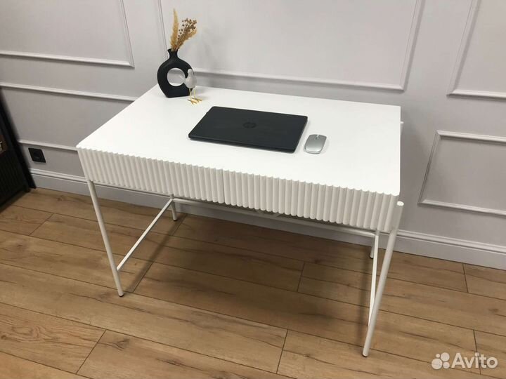 Стол письменный Velvet