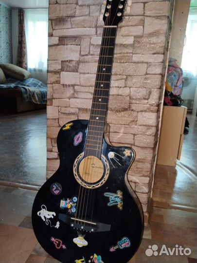 Акустическая гитара