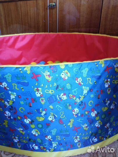 Сухой бассейн с шариками