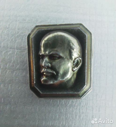 Значок В. И. Ленин