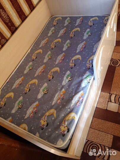 Кроватка с матрасом