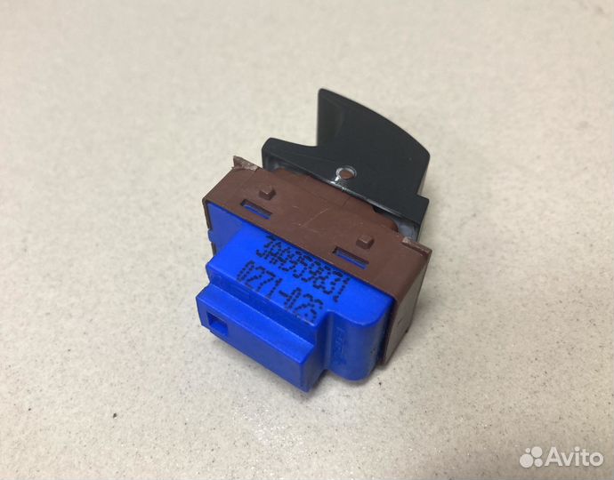 Кнопка открывания багажника VW Passat B7