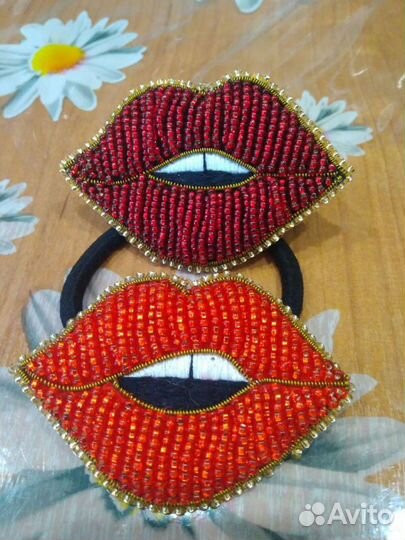 Резинка и заколка для волос