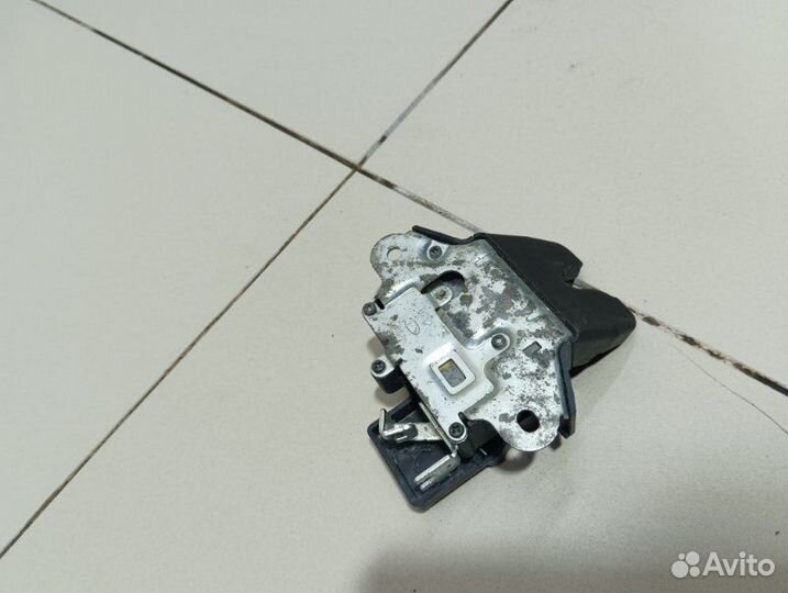 Замок багажника Kia Rio 3