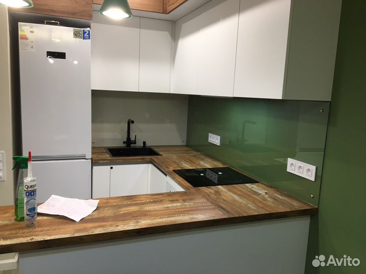 Фартук для кухни из стекла