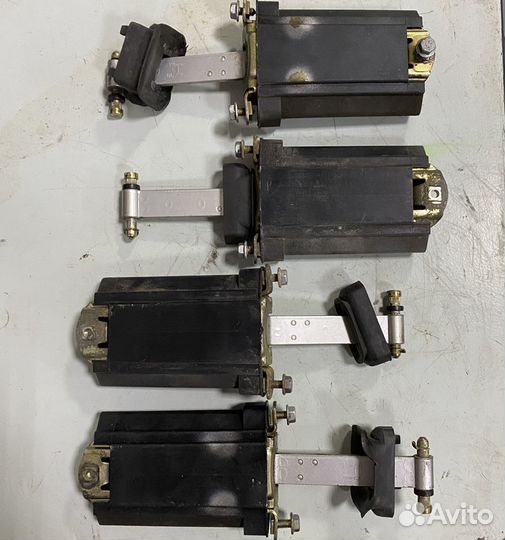 Ограничители дверей Mercedes Benz W140