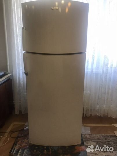Продается холодильник Whirlpool б/у
