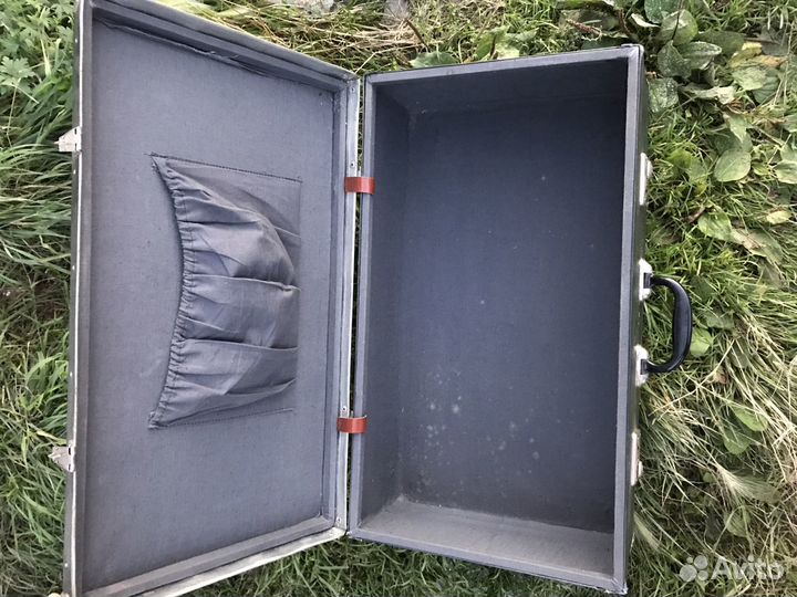 Чемодан старинный