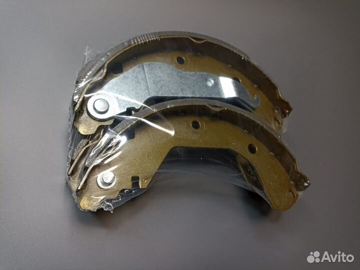 Комплект тормозных колодок 000 689-SX