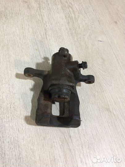 Суппорт тормозной задний левый Solaris Rio 3