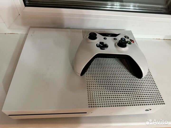 Xbox One S 1tb с играми
