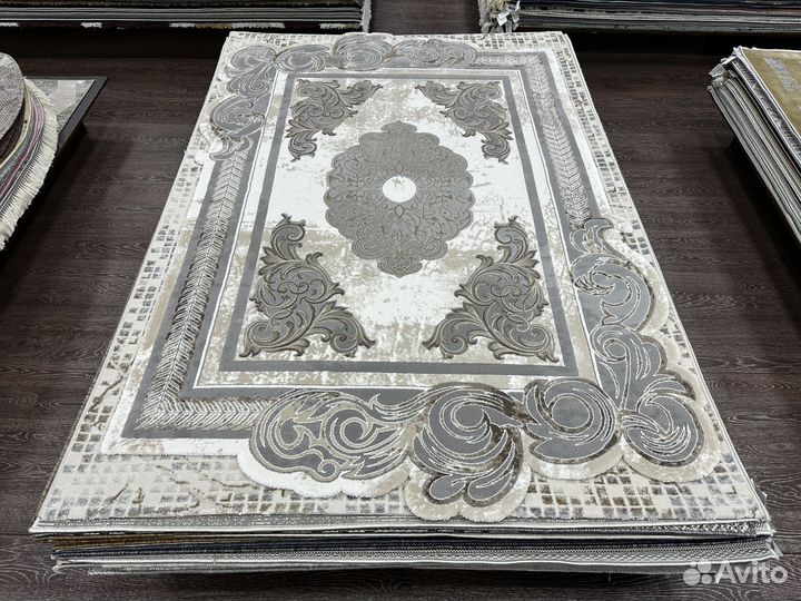 Ковер фигурный новый 1.56х2.3