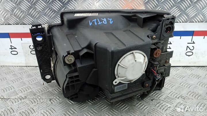 Фара Land Rover Discovery (2004-2009)