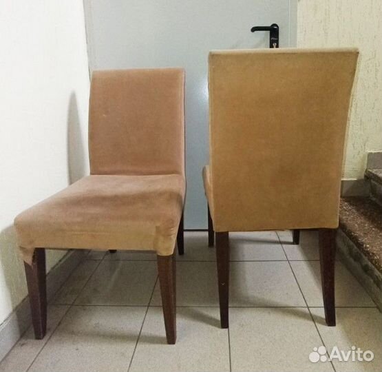 Мягкие деревянные стулья со спинкой