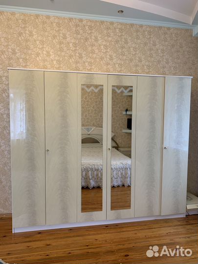 Продаю спальный гарнитур