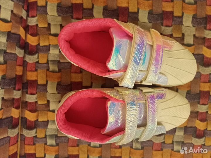 Кроссовки светящиеся новые