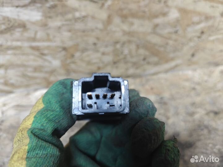 Кнопка обогрева заднего стекла Kia Sorento 1