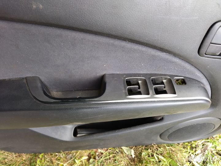 Обшивки дверей комплект Mitsubishi Outlander