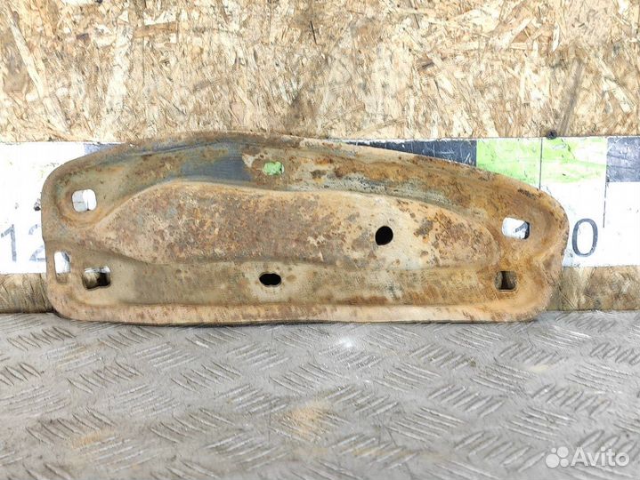 Кронштейн двигателя E 210