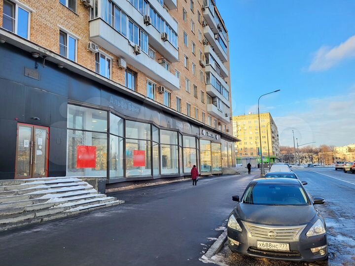 Продажа торговая площади 544 м² на первой линии