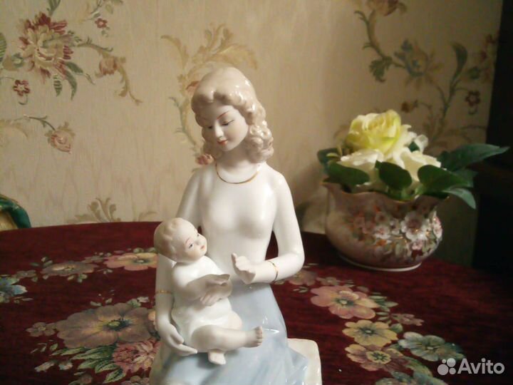 Статуэтка фарфор 23см