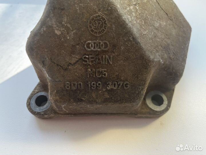 Левый кронштейн двигателя А6 С5