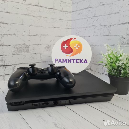 Игровая приставка PS4 Slim. Память 500 Gb / 1 дж