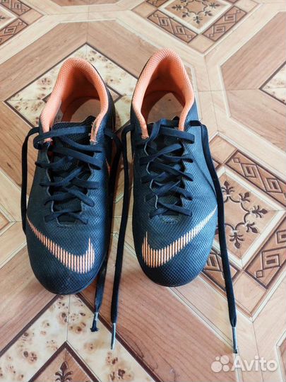 Детские футбольные бутсы